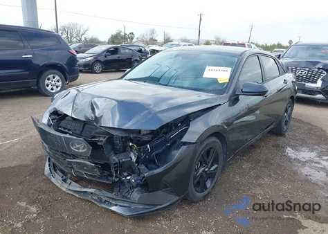 2022 Hyundai Elantra Sel z USA, uszkodzony, nr VIN 5NPLM4AG9NH084463